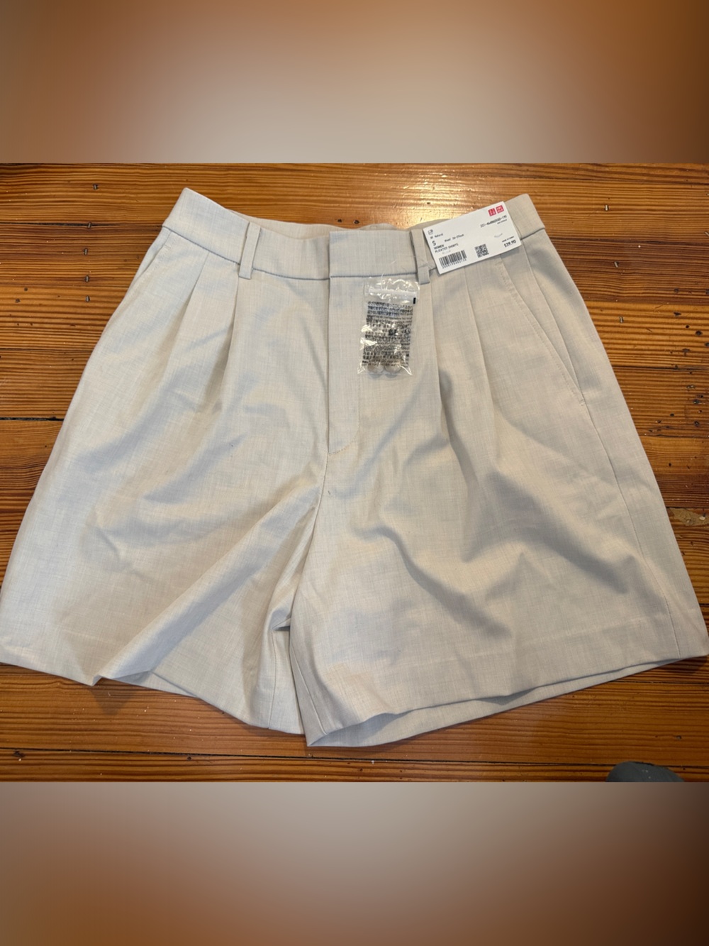 Uniqlo Light Beige Pleated High-Waist Shorts
